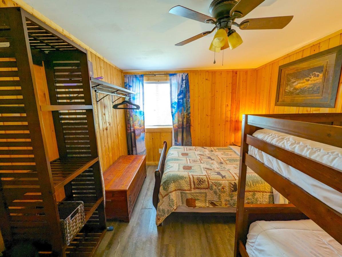 Yellowstone'S Treasure Cabins Gardiner Extérieur photo