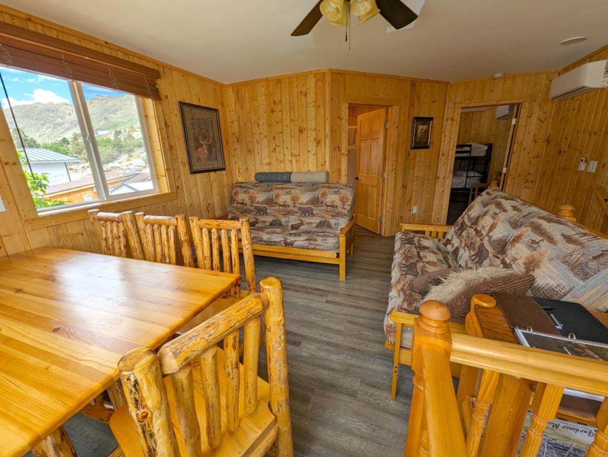 Yellowstone'S Treasure Cabins Gardiner Extérieur photo