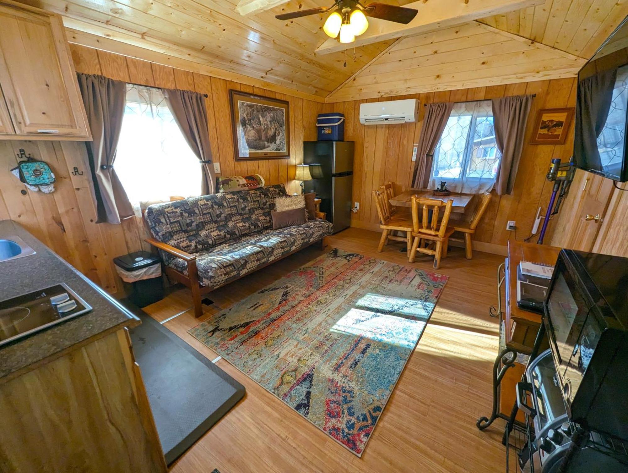 Yellowstone'S Treasure Cabins Gardiner Extérieur photo