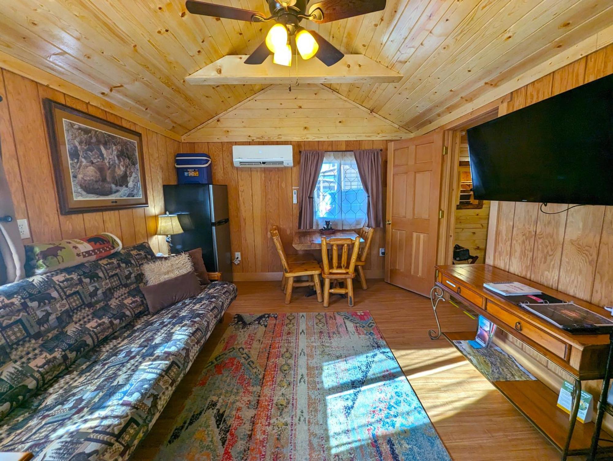 Yellowstone'S Treasure Cabins Gardiner Extérieur photo