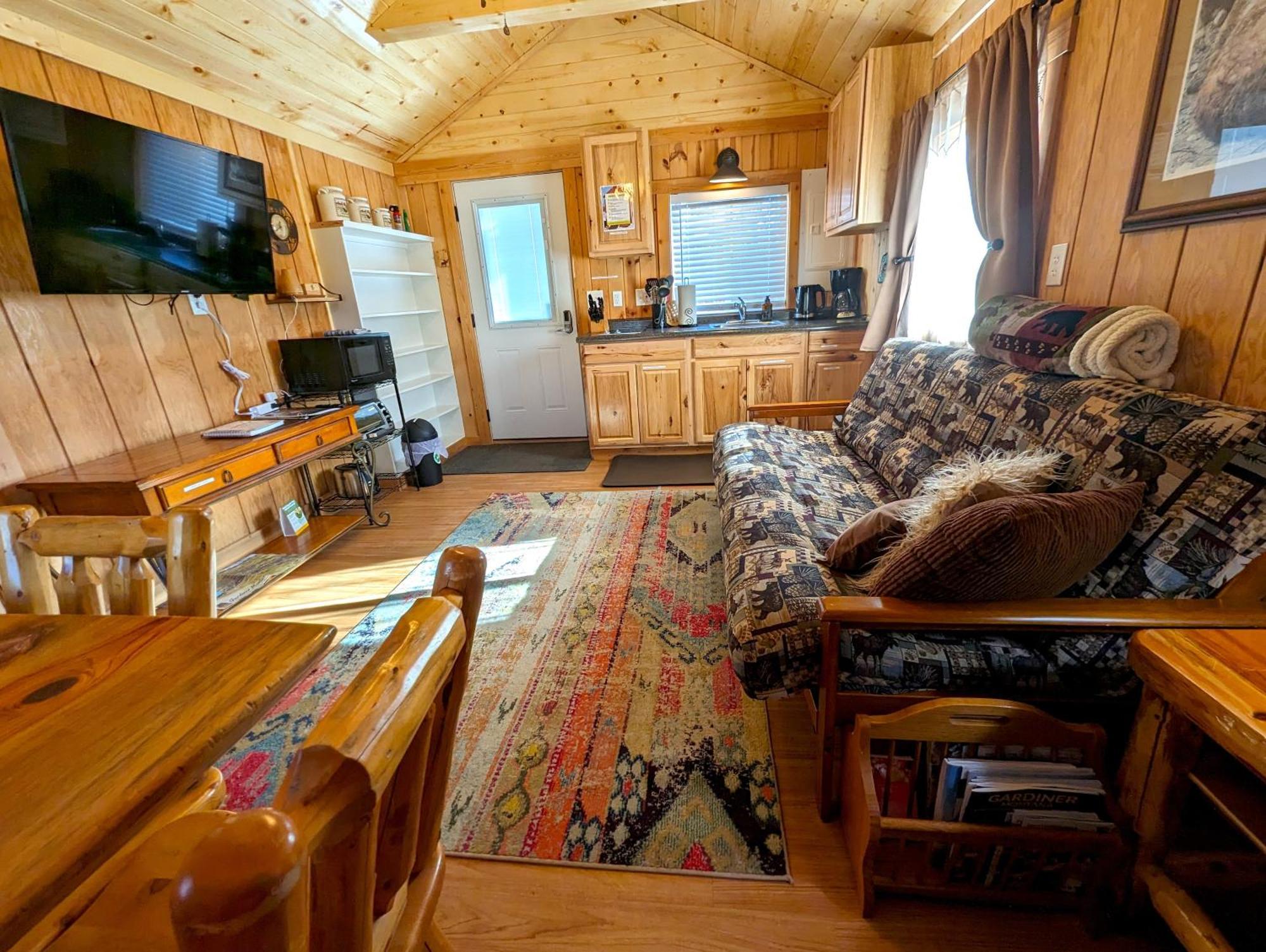 Yellowstone'S Treasure Cabins Gardiner Extérieur photo