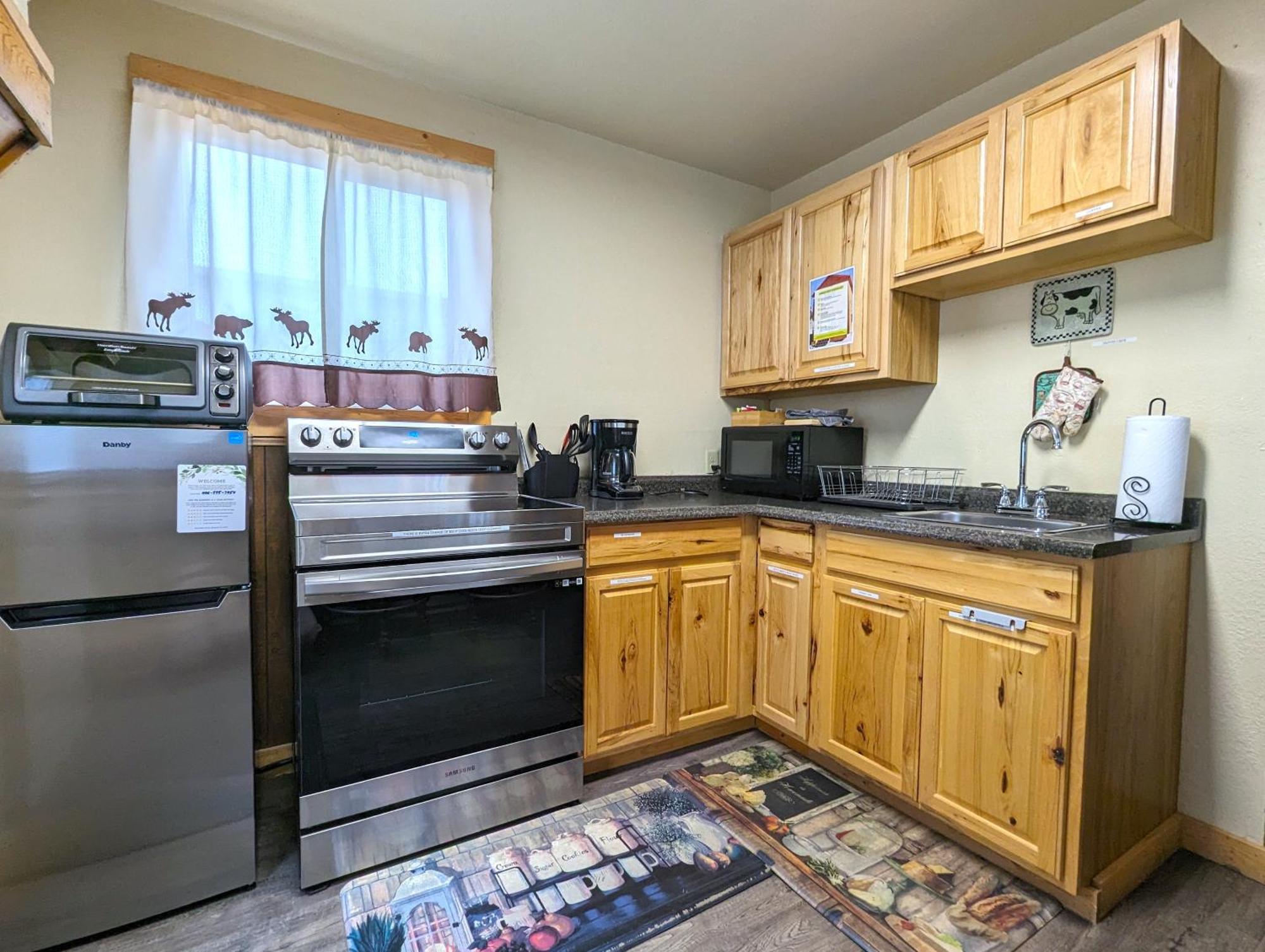 Yellowstone'S Treasure Cabins Gardiner Extérieur photo