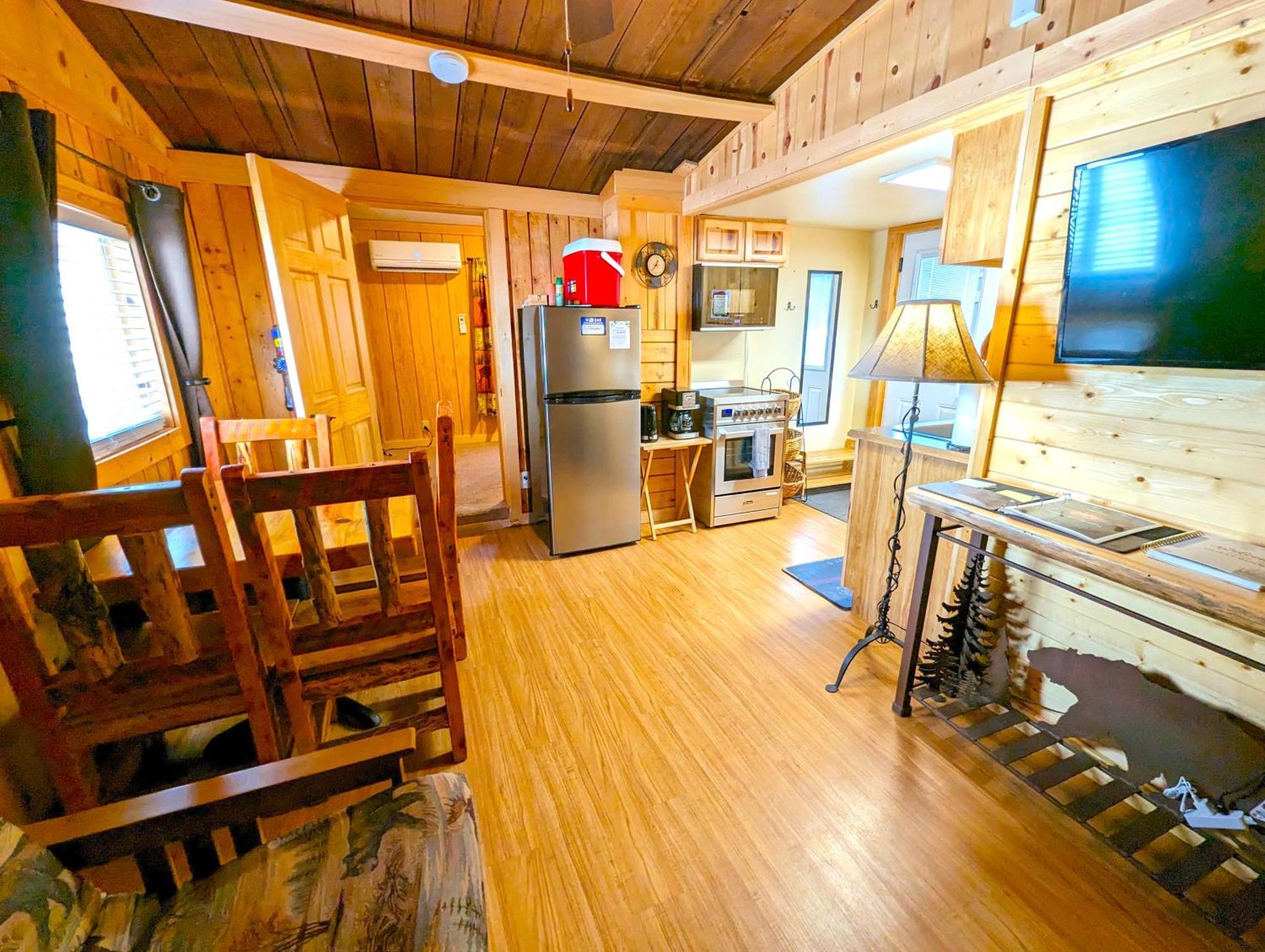 Yellowstone'S Treasure Cabins Gardiner Extérieur photo