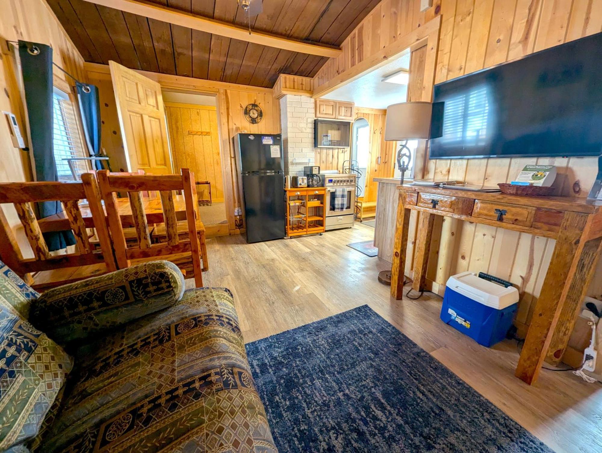 Yellowstone'S Treasure Cabins Gardiner Extérieur photo