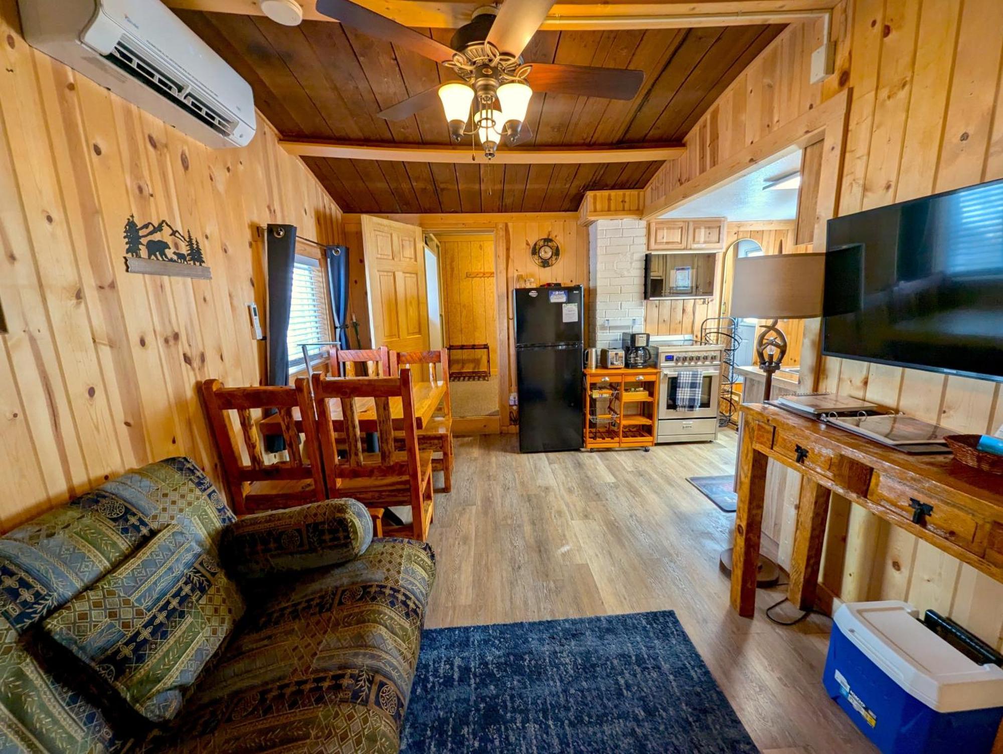 Yellowstone'S Treasure Cabins Gardiner Extérieur photo