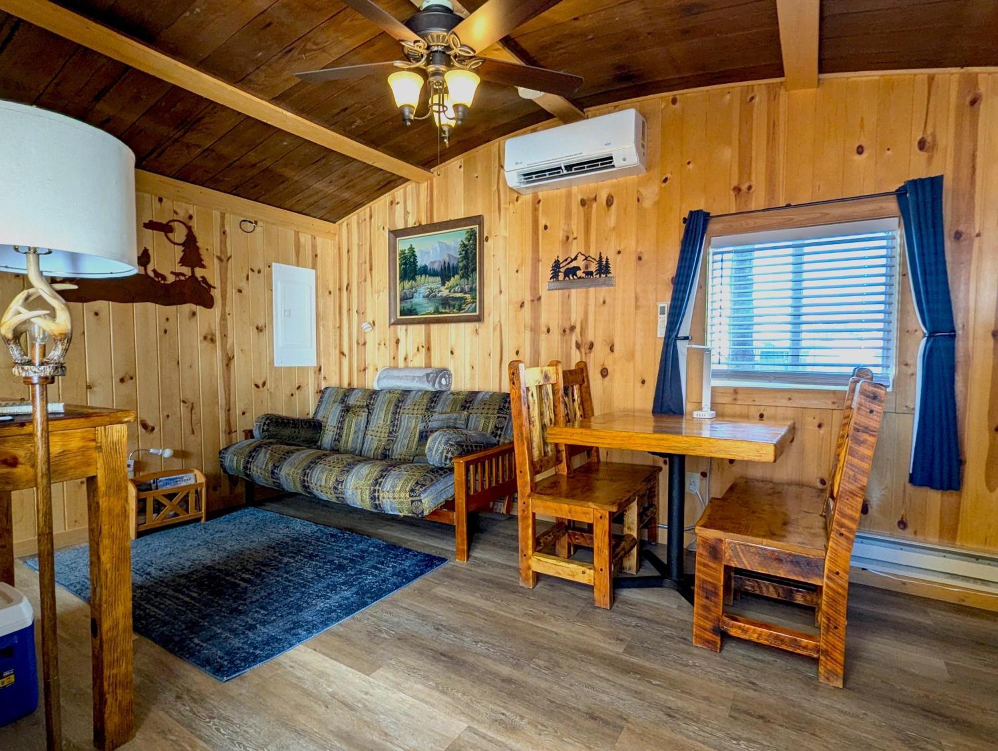 Yellowstone'S Treasure Cabins Gardiner Extérieur photo