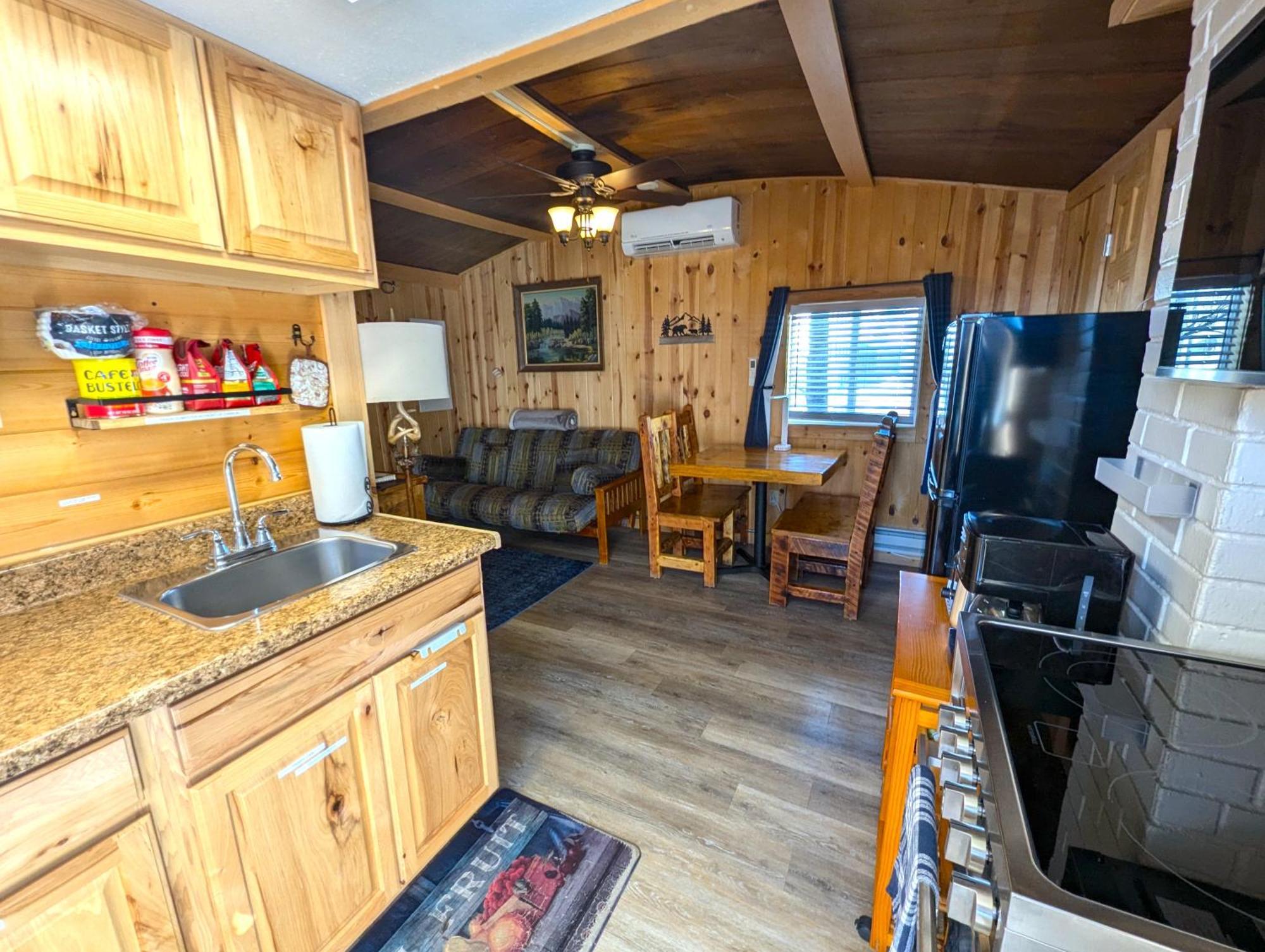 Yellowstone'S Treasure Cabins Gardiner Extérieur photo
